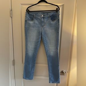 AMERICAN EAGLE OUTFITTERS MEDIUM BLUE WASH JEGGING SIZE 16
